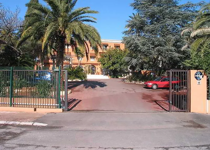 فندق Anis